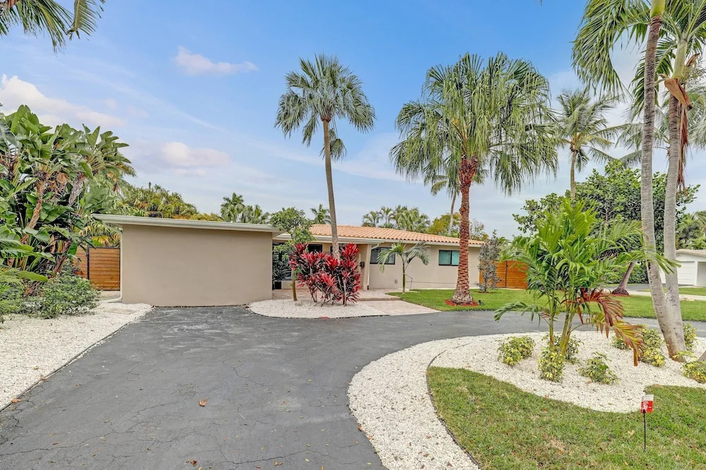 Trendy Renovated 4 BR  Home with POOL