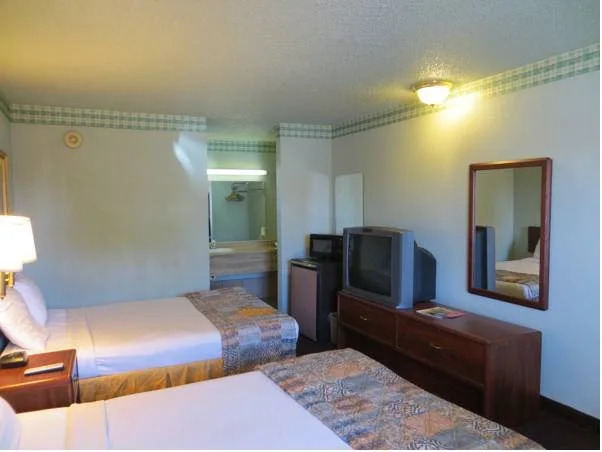 Super 8 Dallas Love Field Market Center