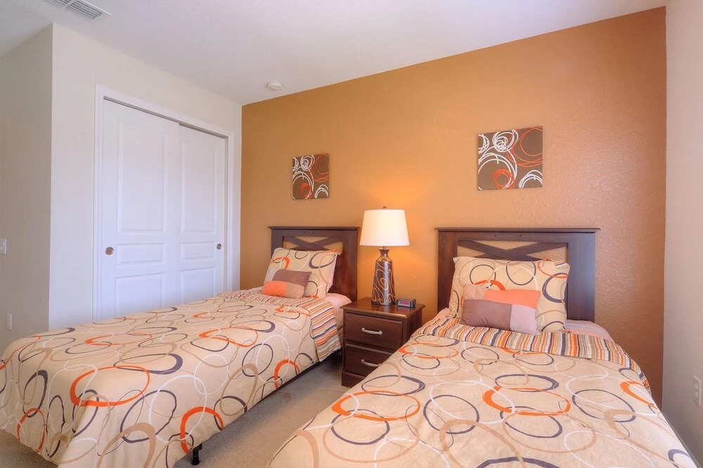 5BR 5BA Home in Windsor HIlls by CV-2538