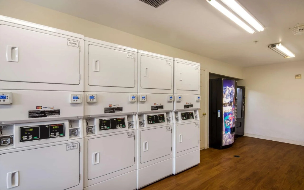 HomeTowne Studios by Red Roof Denver - Airport/Aurora