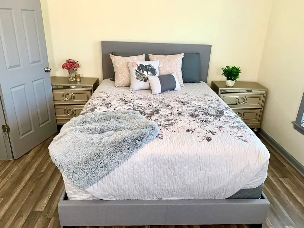 The Southside Villa - With Private Yard & Parking, Near Falls & Casino by Niagara Hospitality