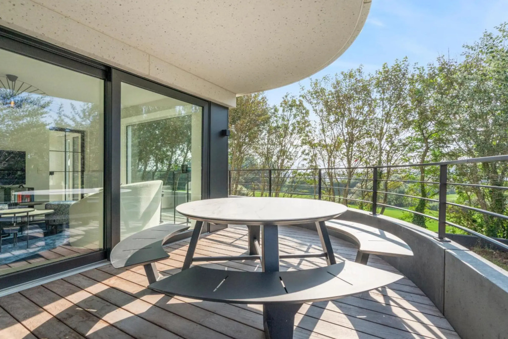 The Waves-Luxurious 3bedroom app w big terrace & garage