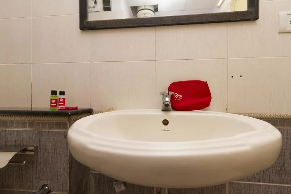 OYO 649 Hotel Ajantha Trinity Inn