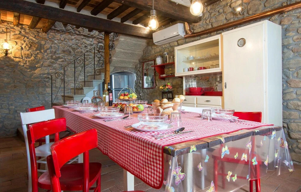 Nice Apartment in Benabbio with Hot Tub & 3 Bedrooms