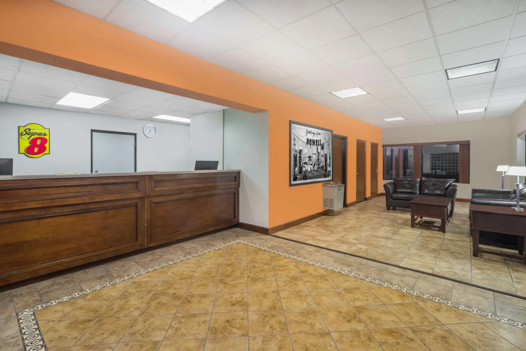 Super 8 by Wyndham Knoxville North/Powell