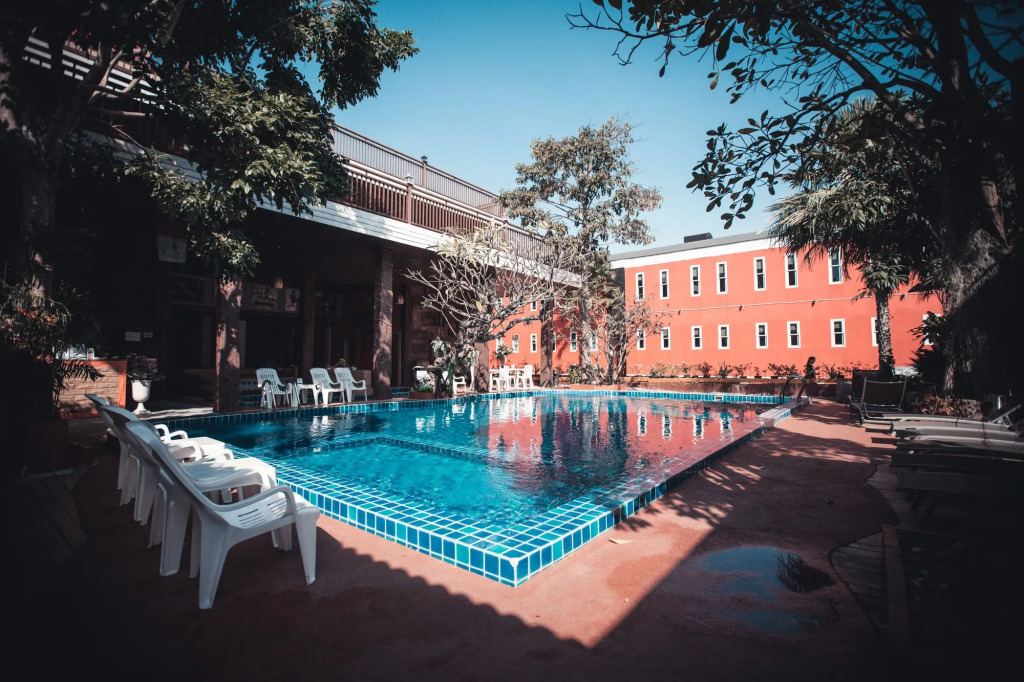 The Train Resort - Your Relaxing Resort with Large Pool & Jacuzzi