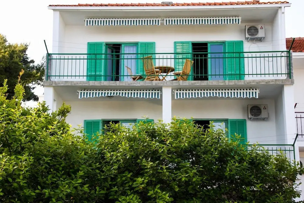 Apartments Mladenka