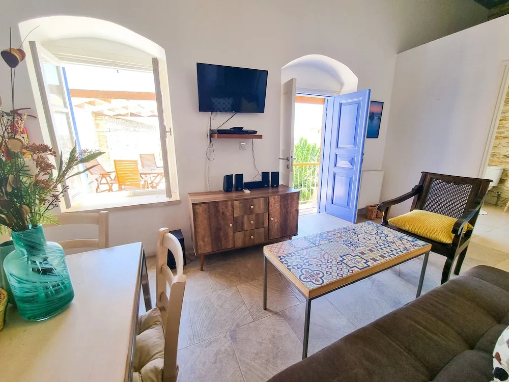 Village Charm with Pool Apartment at Skarinou