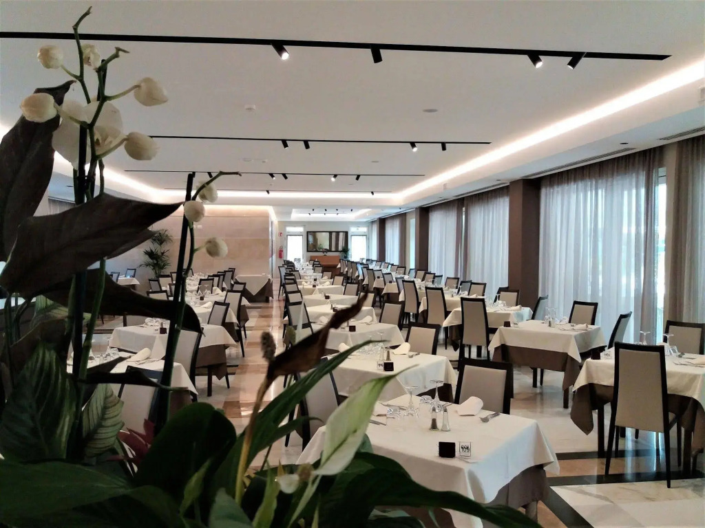 Hotel Bisesti ***S