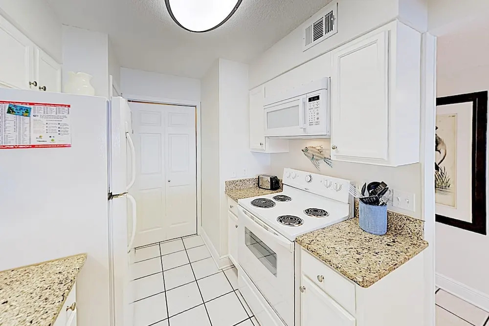 Walk Everywhere! Charming Gulf-view W/ Pool 2 Bedroom Condo