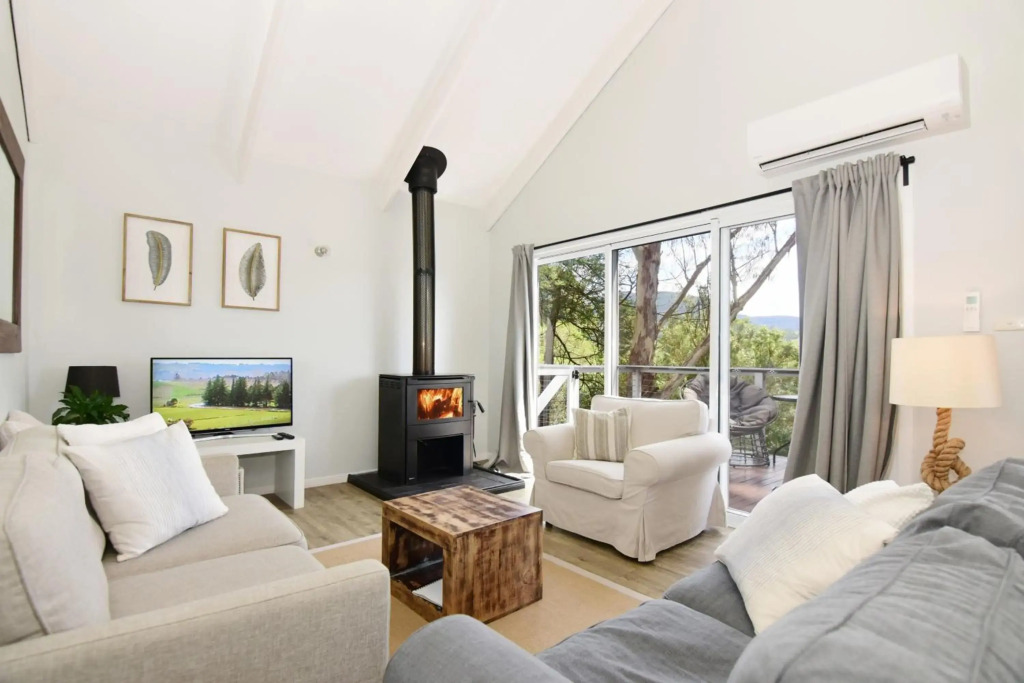 Treetops - Newly renovated, in the village!
