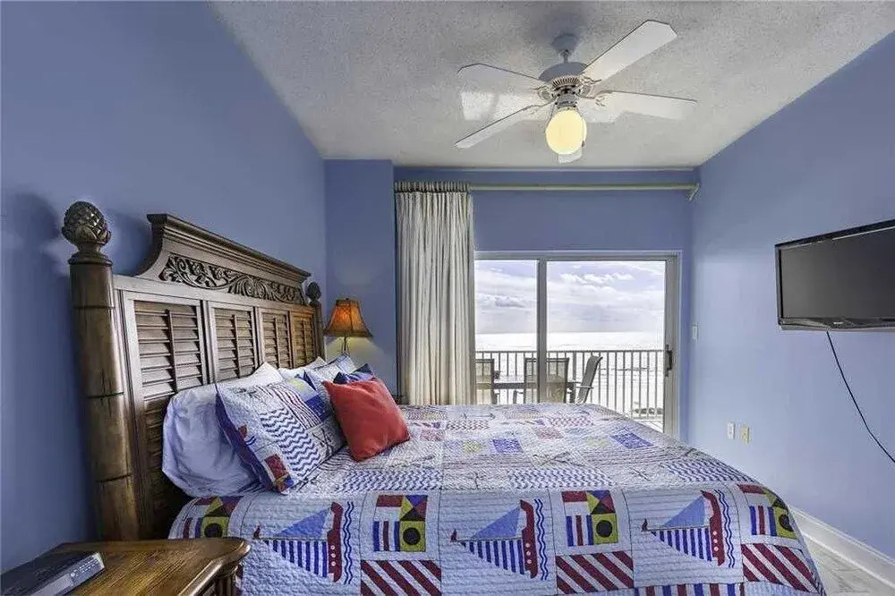 Tidewater 709 - 3 Br condo by RedAwning