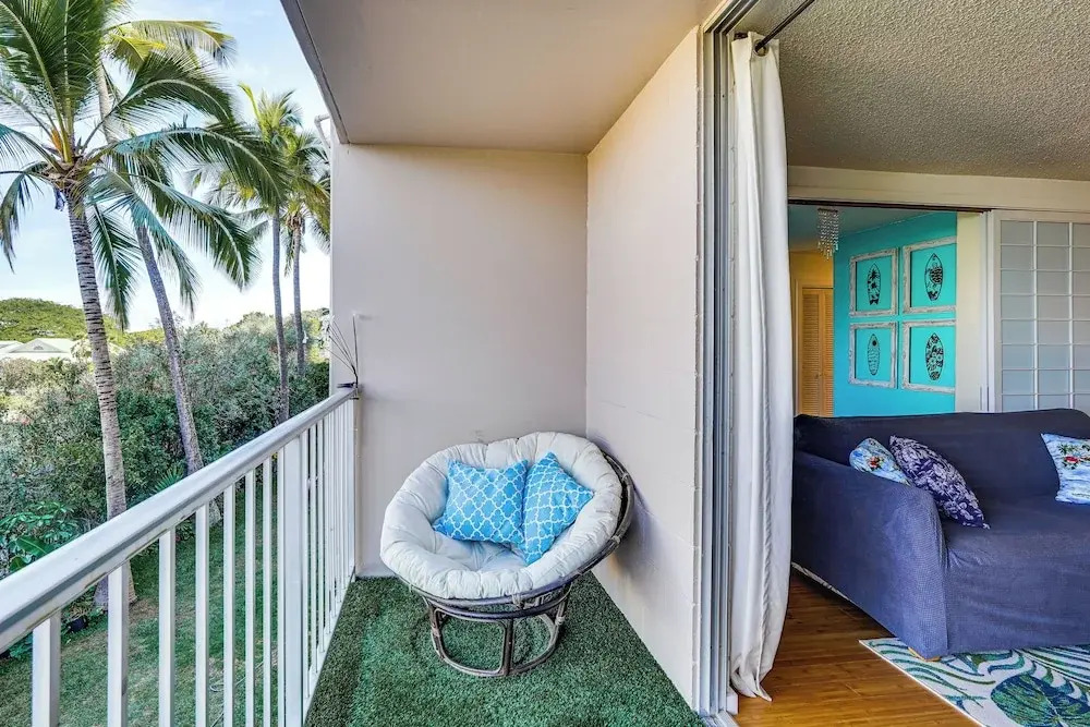 Kailua-kona Condo w/ Balcony: Walk to the Beach!