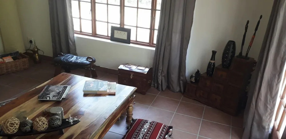 Lovely holiday home for a large family or friends bordering Kruger National Park