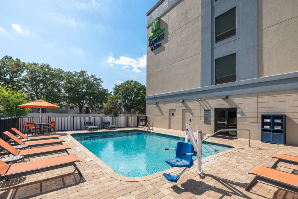 Holiday Inn Express & Suites Lakeland South by IHG