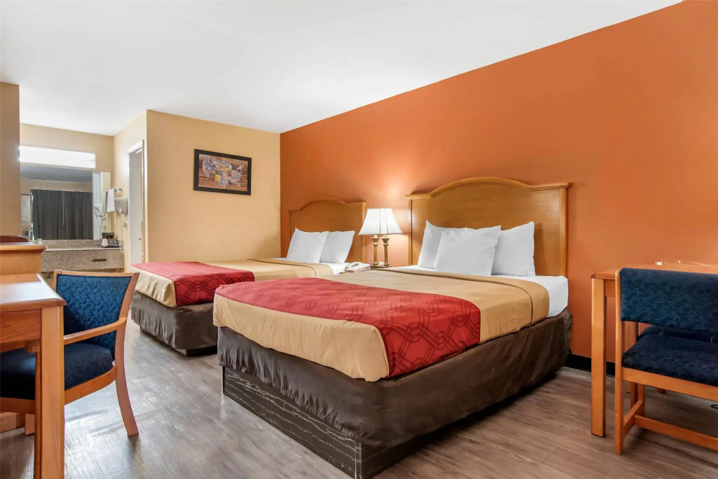 Econo Lodge Inn & Suites Evergreen