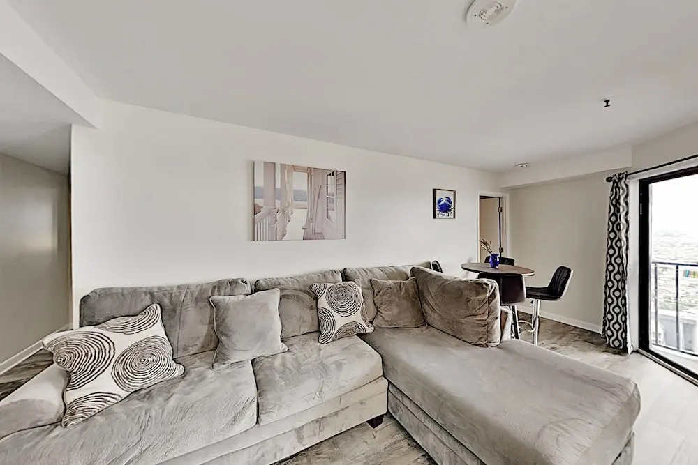 Mbr1617c 2 Bedroom Condo