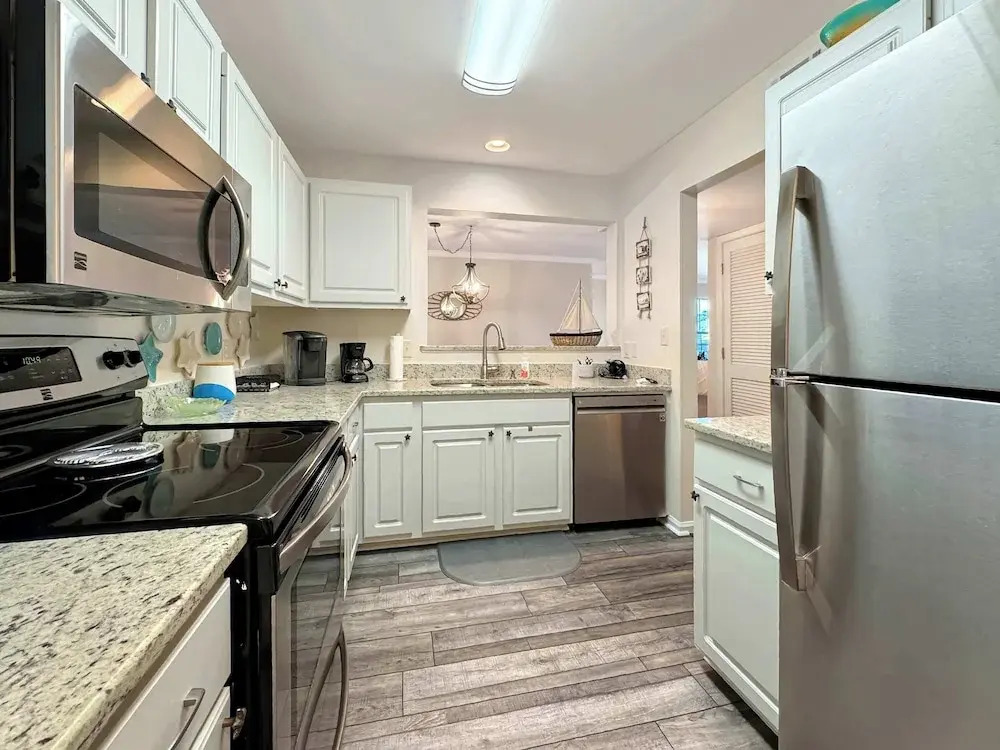 Coastal Retreat - Stay for 6!