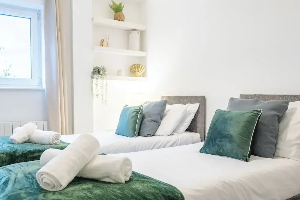 Modern 2BR Apartment with Water Views