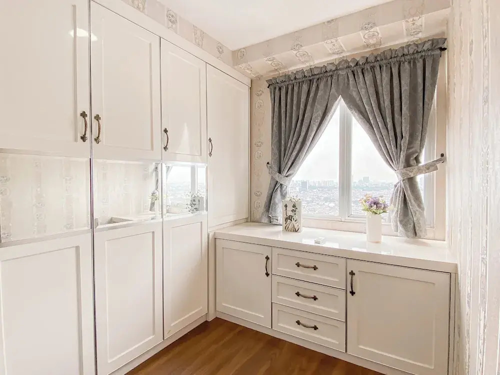 White Accent 1Br Near Mall At Bassura City Apartment