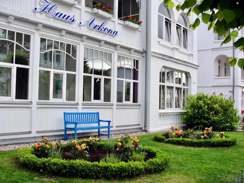 Jasmund-04-Ferienwohnung-bis-6-Personen-Wohng-4