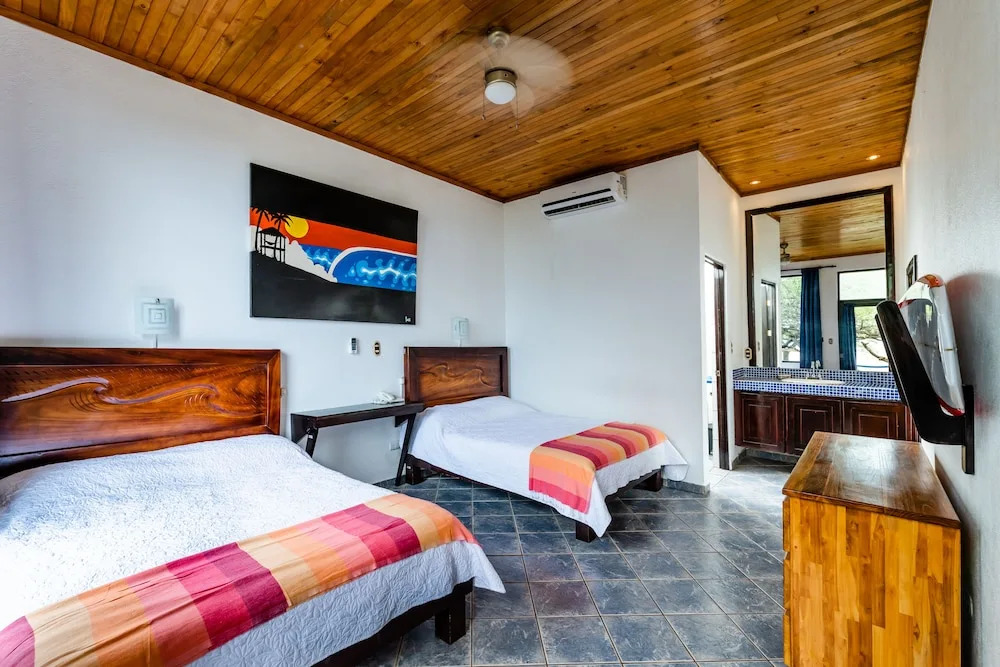 Witch's Rock Surf Camp Beachfront HOTEL