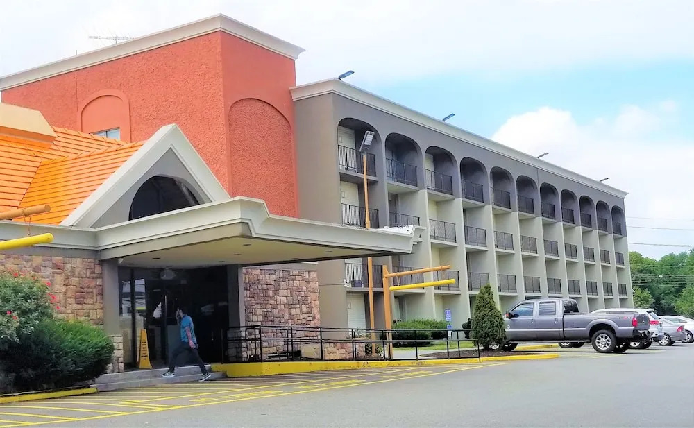 Howard Johnson Clifton