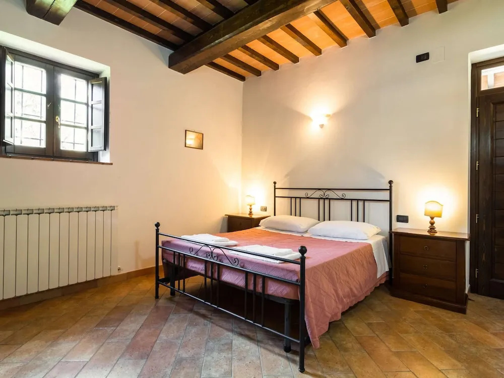 Mansion in Perugia with Pool & Green Hills