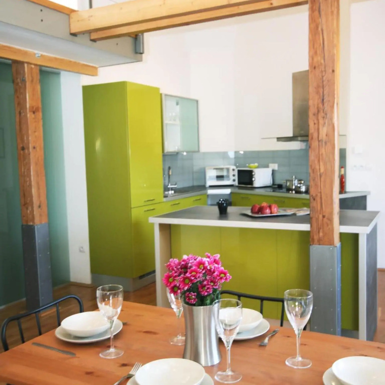 Riverside Palace Apartments