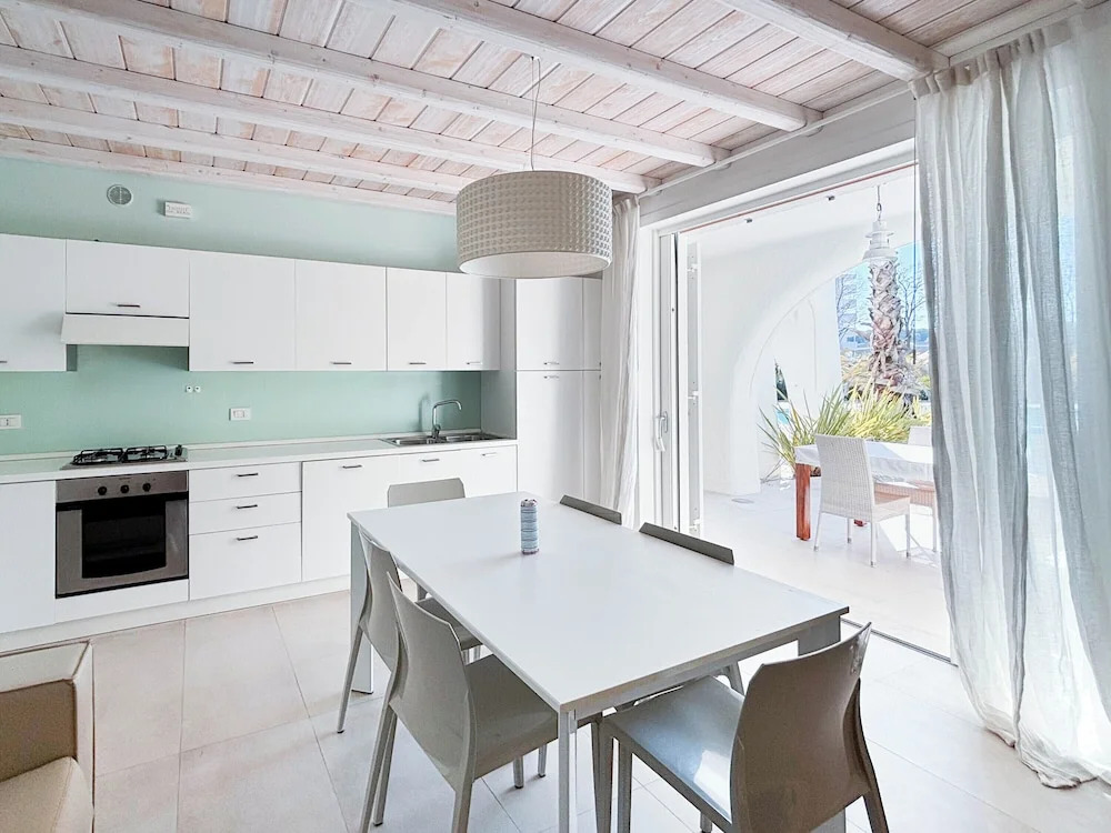 Elegant Flat With Delightful Outdoor Space
