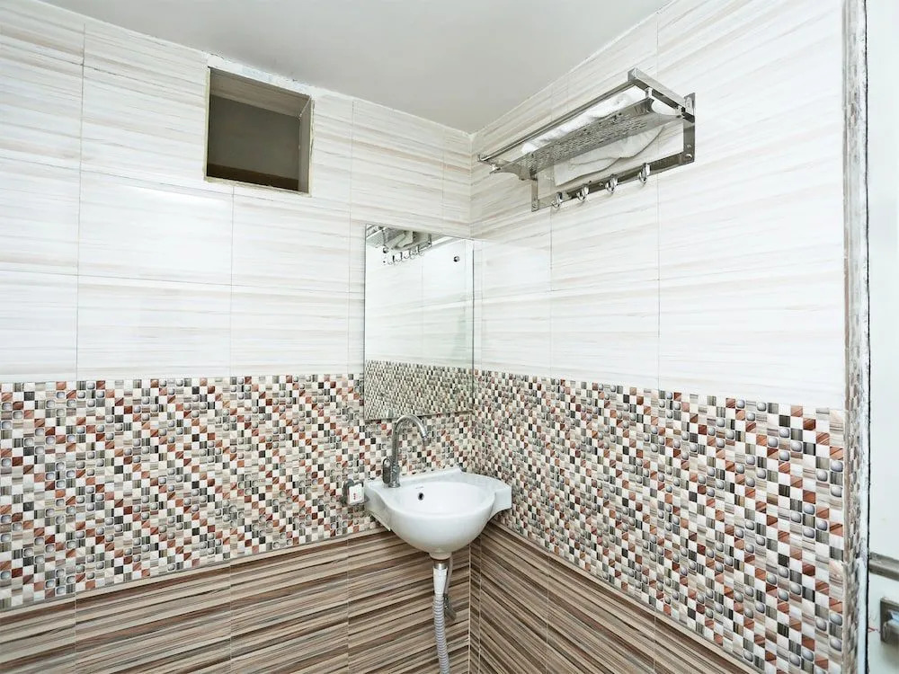 CAPITAL O 16472 Hotel Shree Balram International