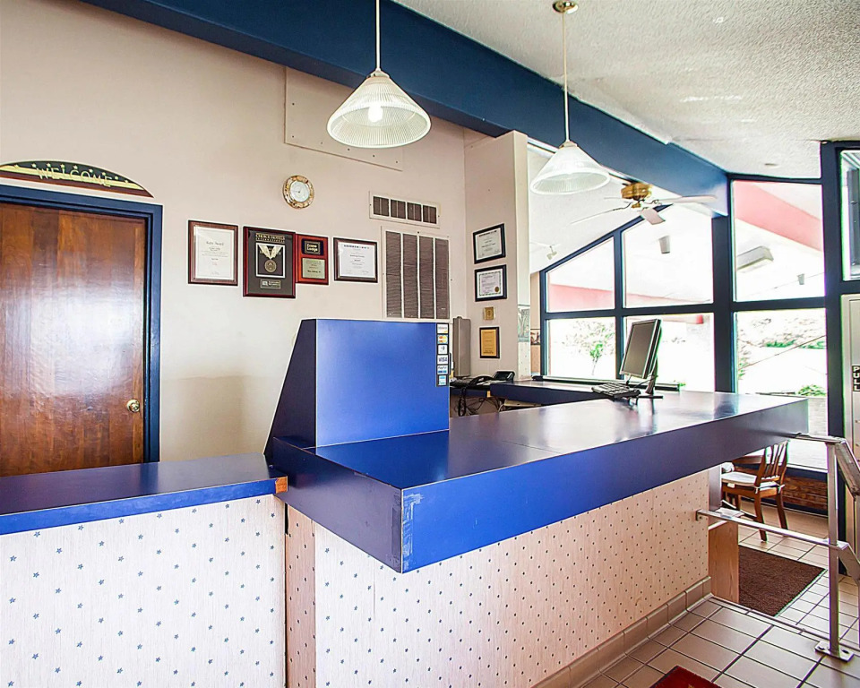 Econo Lodge West Liberty