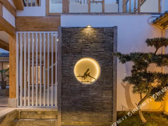 Lily Garden Hostel