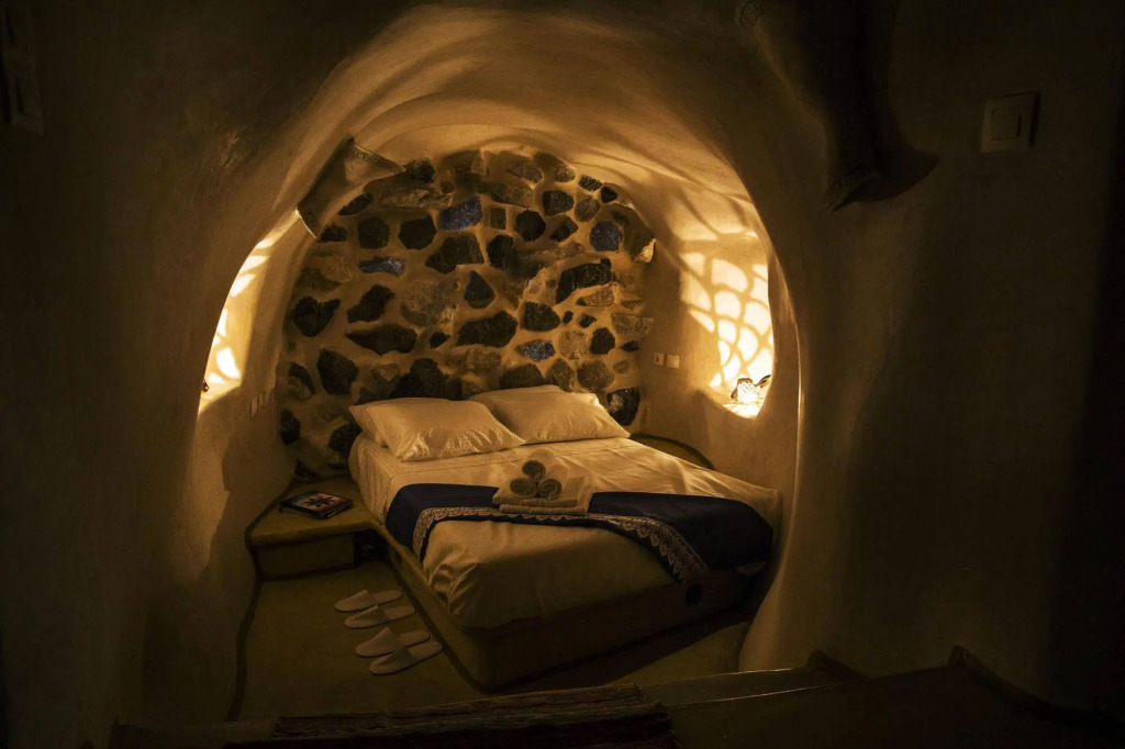 Aura Caves