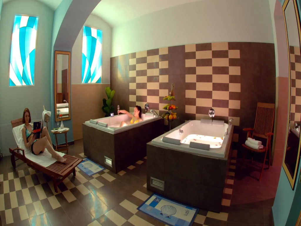 EA Hotel Downtown