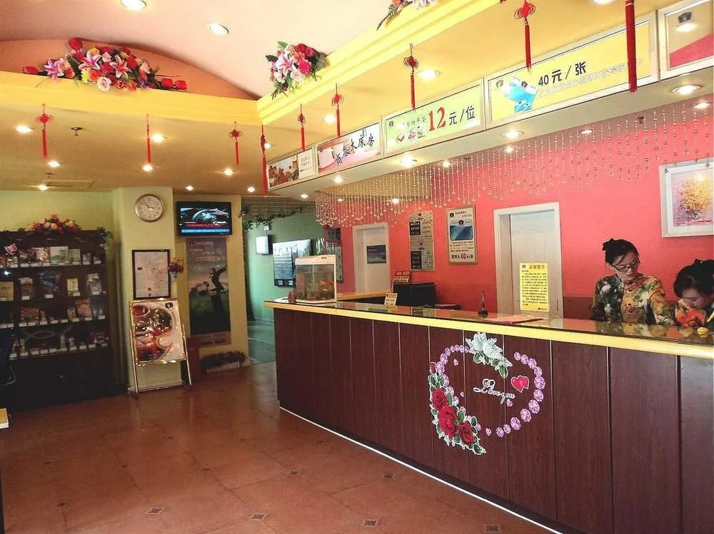 Homeinn Selected Hotel (Urumqi Meimei MM Shopping Center Xinjiang Museum)