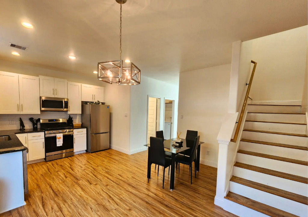 Modern 3 Bedroom Retreat in Pearland