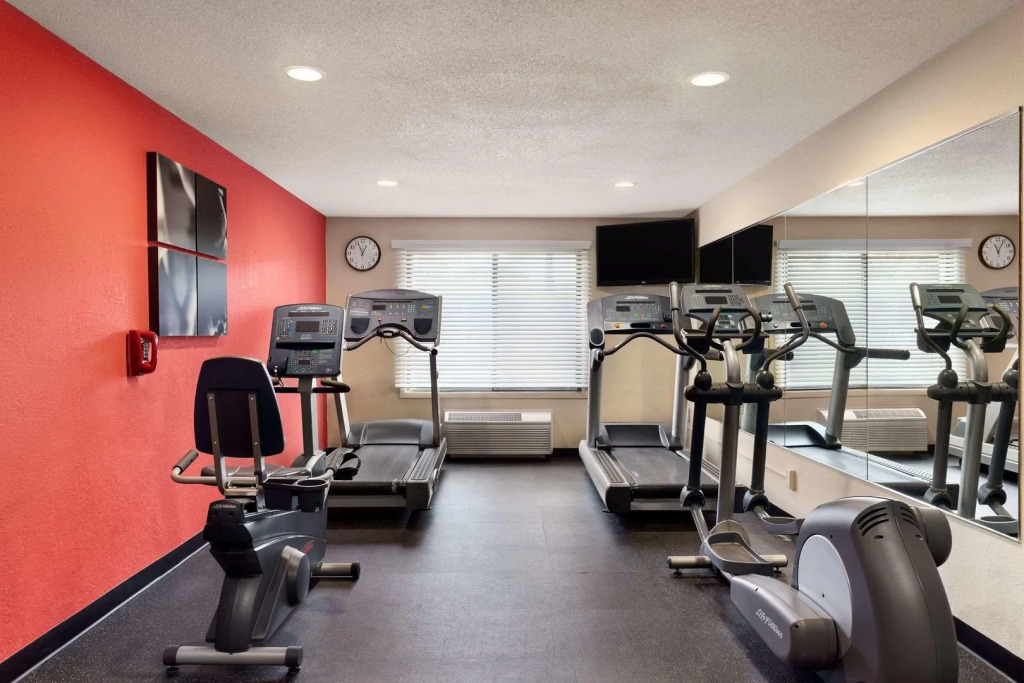 Country Inn & Suites by Radisson, Near The National Sports Center, Coon Rapids, MN