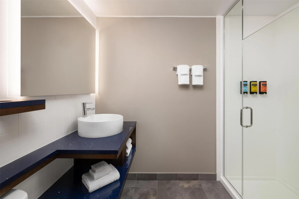 GLō Best Western Enid OK Downtown - Convention Center Hotel