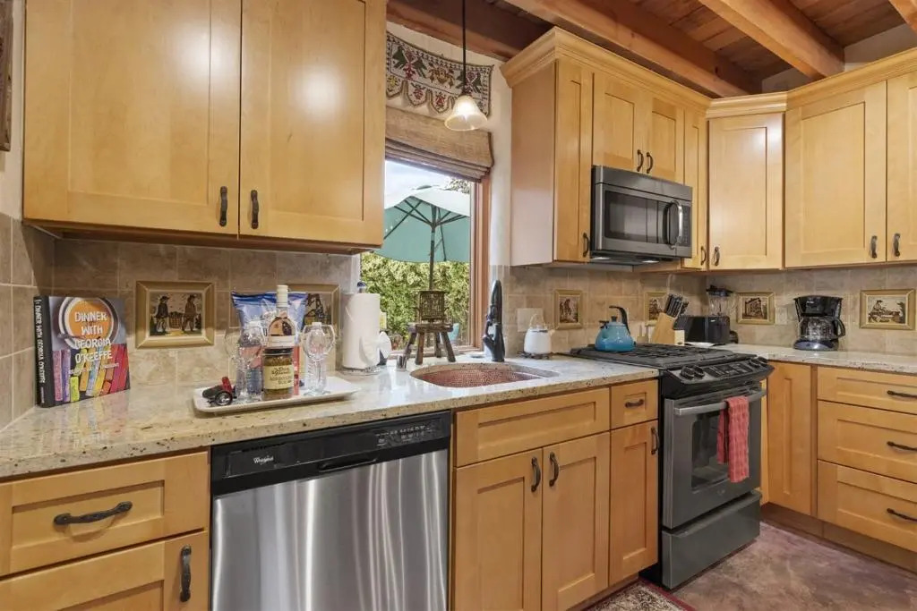 2 Bedroom - In Railyard, 10 Min. Walk to Plaza - Desert Breeze