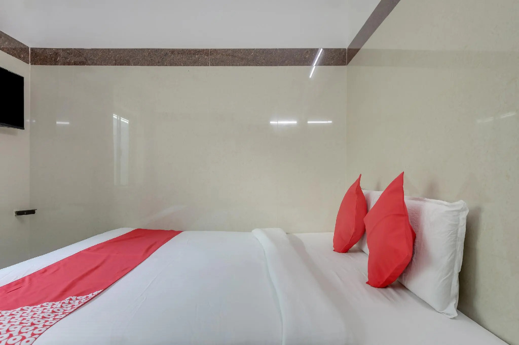 Ammayi Hotel by OYO Rooms