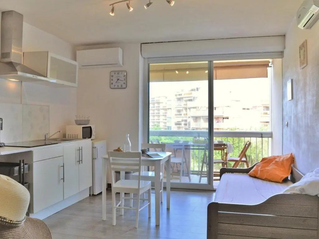 Appartement Le Lavandou, 1 pièce, 4 personnes - FR-1-251-367