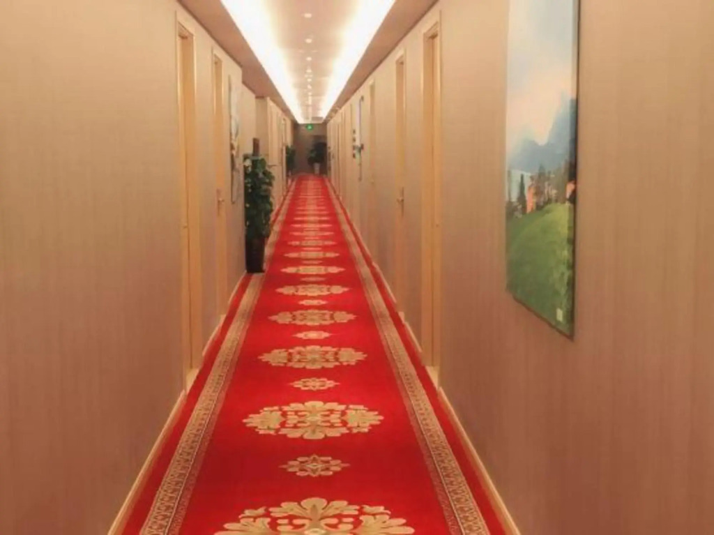 Baotai Business Hotel (Shanghai Wusong International Cruise Terminal Songbin Road Subway Station)