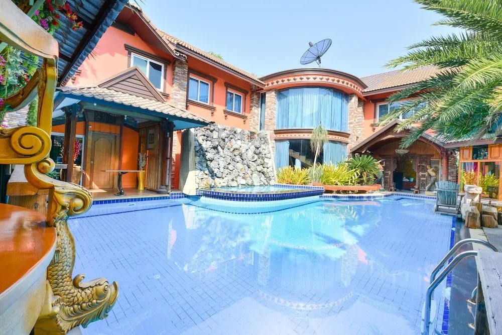 OYO Maesri Resort