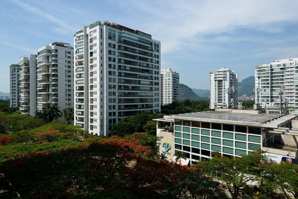 Apartamento C/ Piscina E Garagem | Fl 960/520