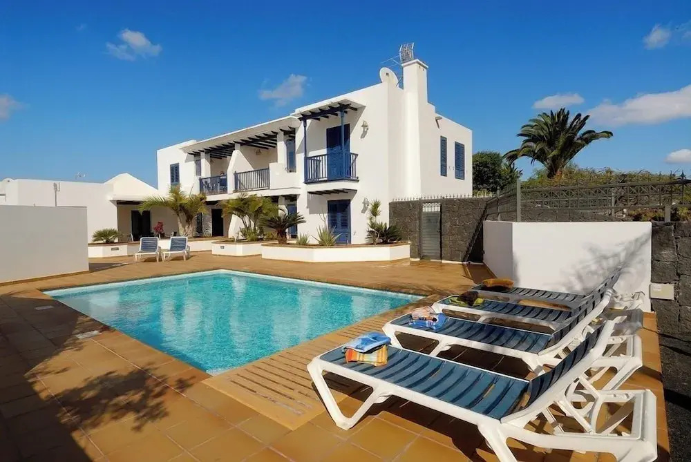 Immaculate 2-bed Apartment No 5 in Playa Blanca