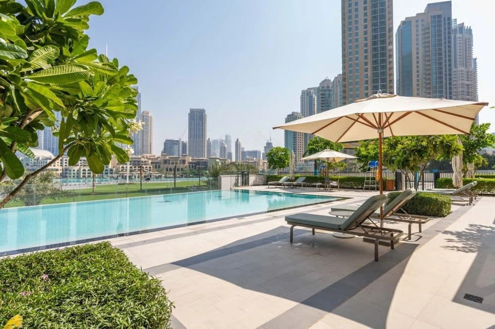 1 BR Apt Luxury at Burj Crown