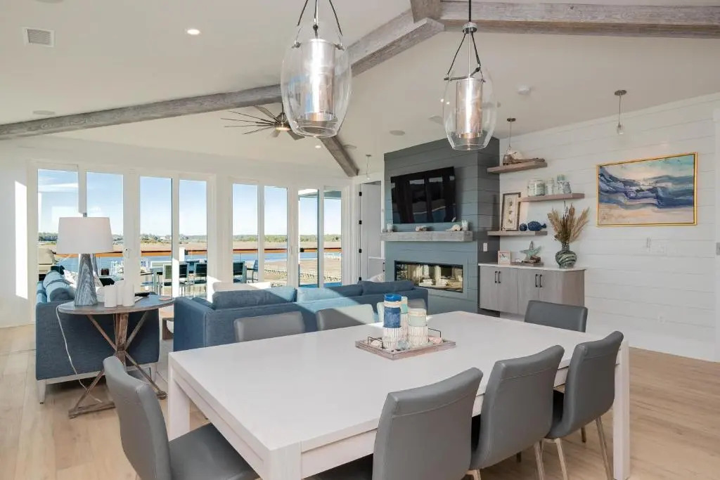 Golden Hour by Oak Island Accommodations