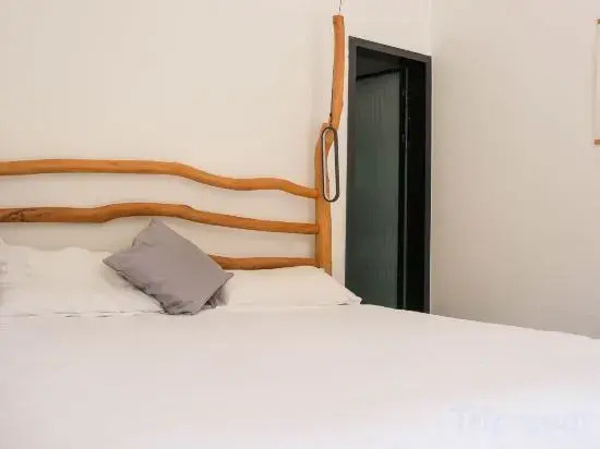 Oak red homestay