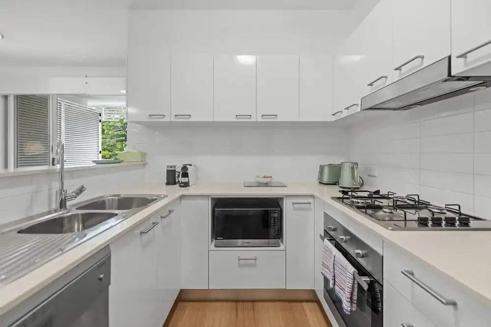2-bed Getaway With Shared Pool & BBQ Access
